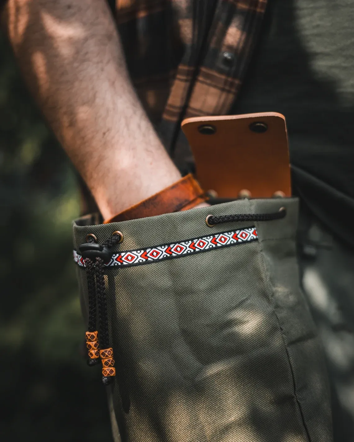 A Bushcraft Foraging Bag for the Woods